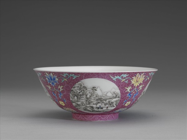 琺瑯彩洋紅地開光山水圖碗