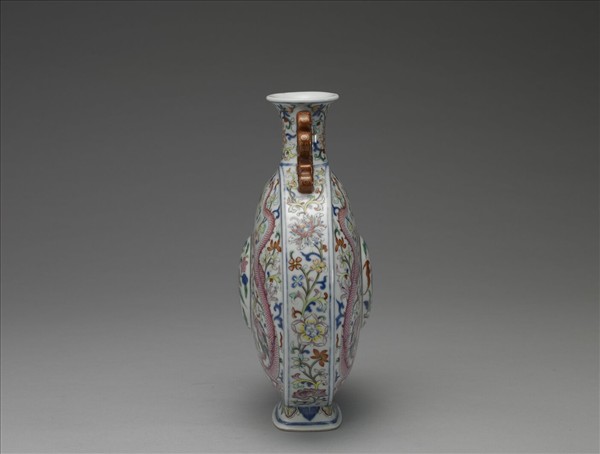 粉彩花卉雙龍紋扁壺