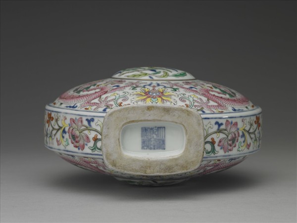 粉彩花卉雙龍紋扁壺