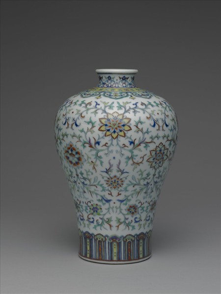 鬥彩番蓮紋梅瓶