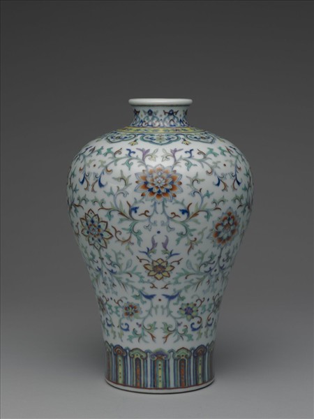 鬥彩番蓮紋梅瓶