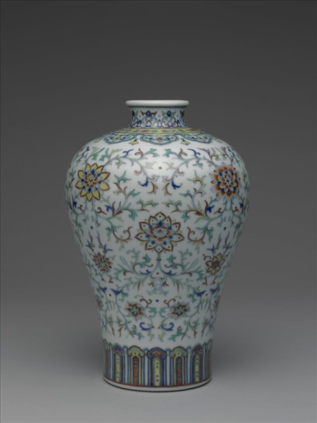 鬥彩番蓮紋梅瓶