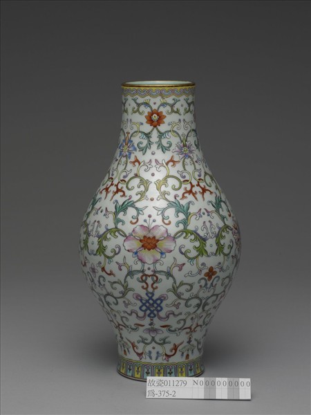 粉彩番蓮紋橄欖瓶