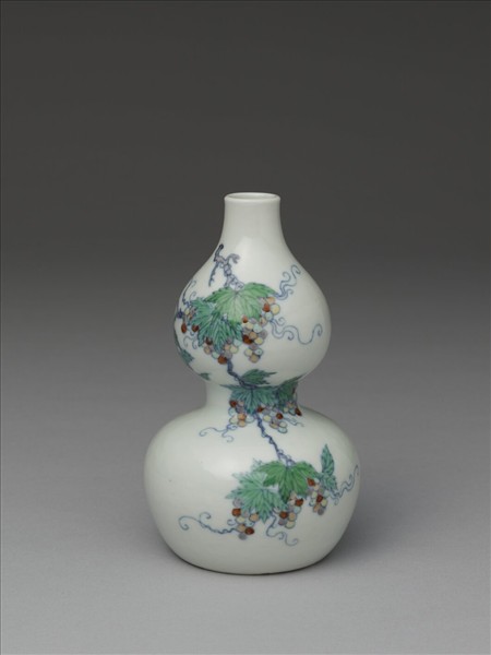 鬥彩葡萄紋葫蘆瓶