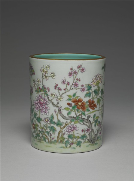 粉彩花卉紋筆筒