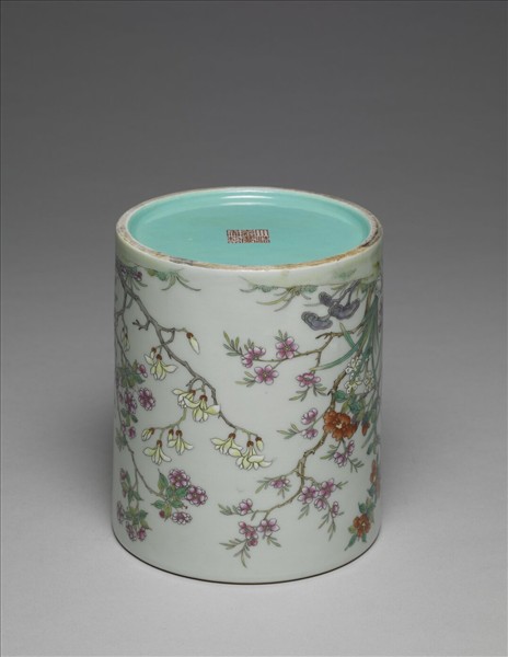 粉彩花卉紋筆筒