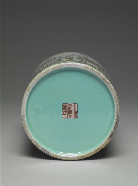 粉彩花卉紋筆筒