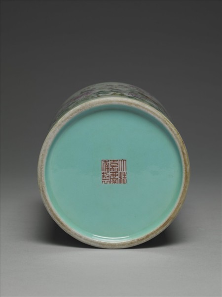 粉彩花卉紋筆筒