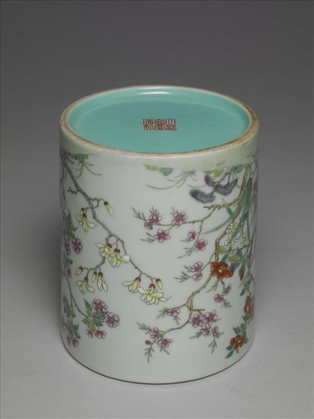 粉彩花卉紋筆筒