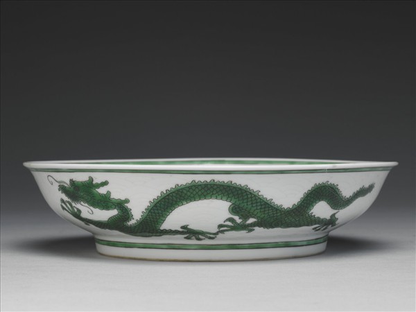 白釉綠彩龍紋盤