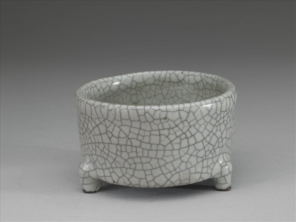 哥窯 青瓷三足爐