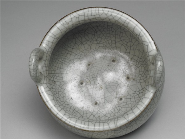 哥窯 青瓷繫耳三足爐