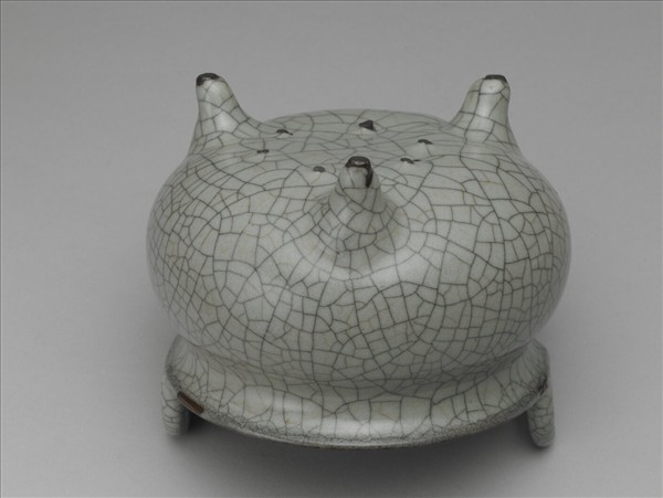 哥窯 青瓷繫耳三足爐