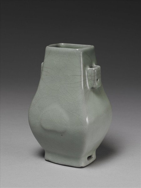 青瓷杏葉貫耳壺