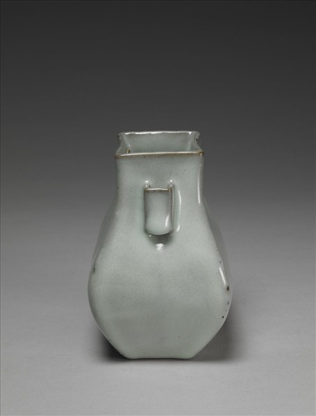 青瓷貫耳壺