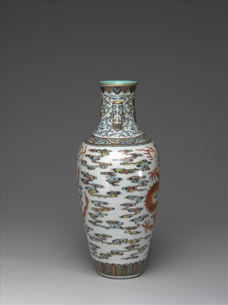 鬥彩描紅雲龍紋貫耳扁壺