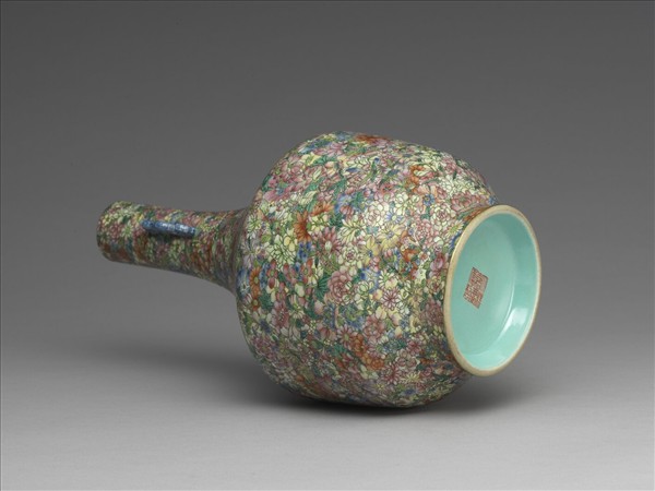 粉彩萬花錦螭耳瓶