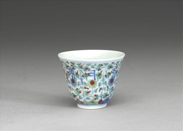 鬥彩蓮花梵文杯