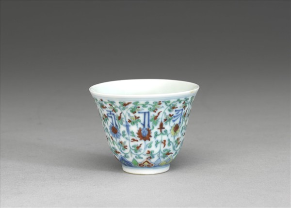 鬥彩蓮花梵文杯