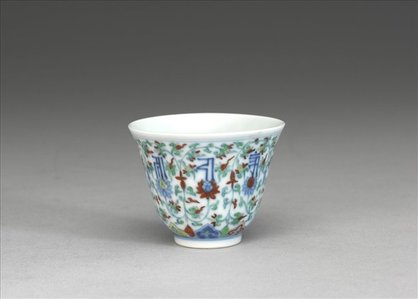 鬥彩蓮花梵文杯