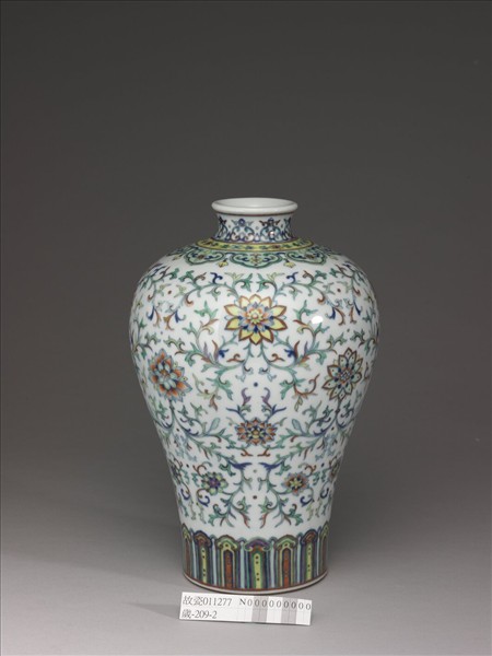 鬥彩番蓮紋梅瓶