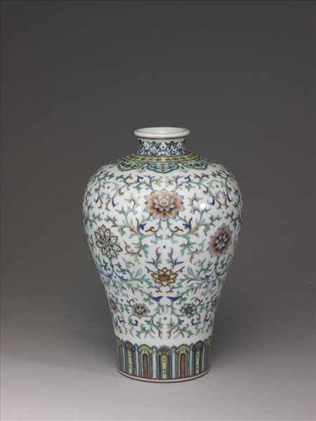 鬥彩番蓮紋梅瓶