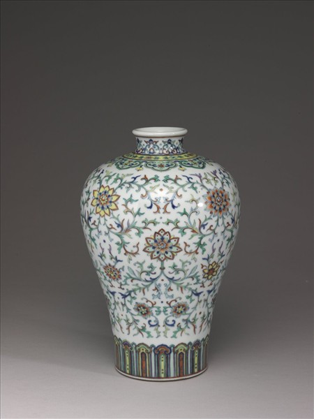 鬥彩番蓮紋梅瓶