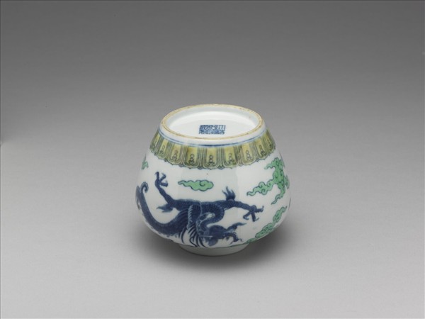五彩龍紋蓋罐