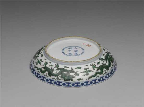 青花綠彩龍紋盤