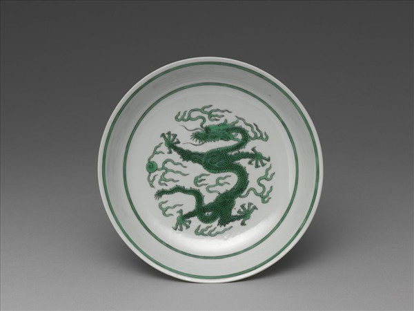 白釉綠彩龍紋盤