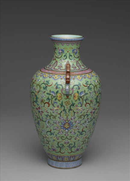 粉彩綠地番蓮紋雙耳瓶