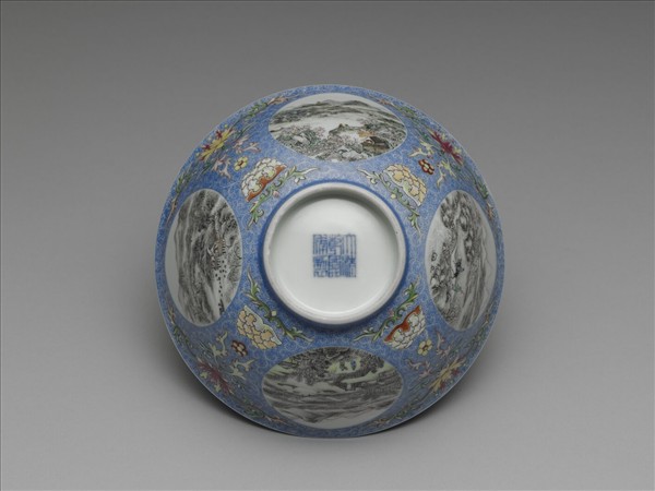 琺瑯彩藍地開光四季山水碗