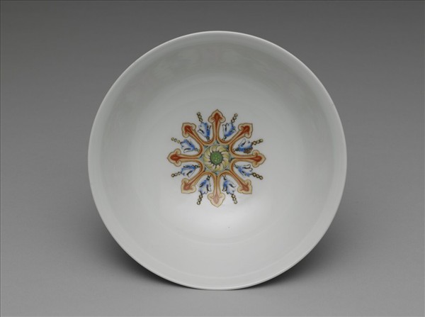 琺瑯彩藍地開光四季山水碗