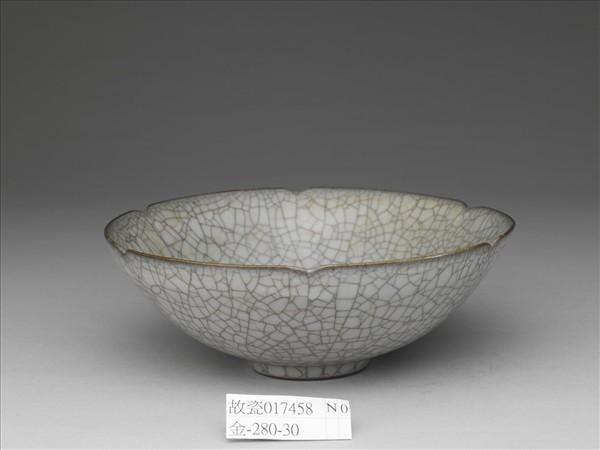 哥窯 青瓷葵瓣口碗