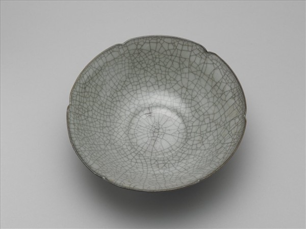 哥窯 青瓷葵瓣口碗