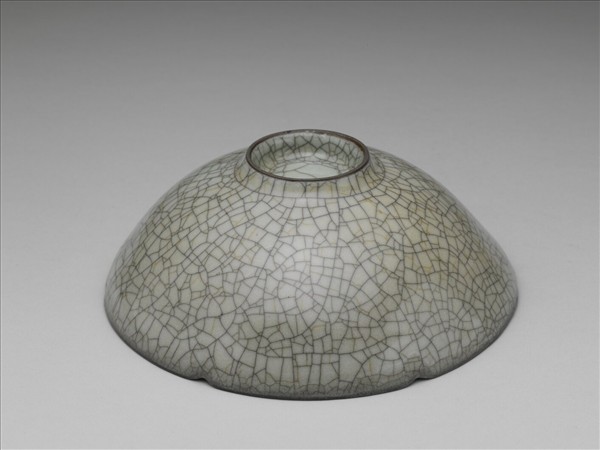 哥窯 青瓷葵瓣口碗