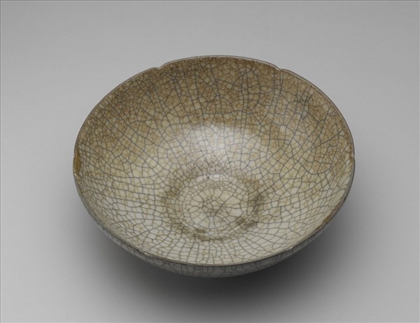 哥窯 青瓷葵瓣口碗