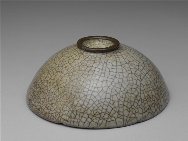 哥窯 青瓷葵瓣口碗