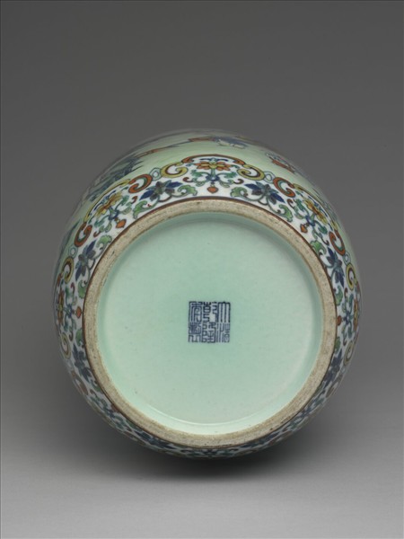 鬥彩十二子燈籠尊