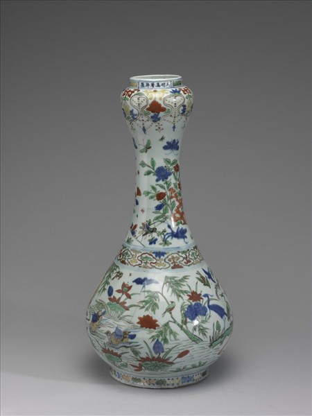 明 萬曆 五彩花鳥紋蒜頭瓶