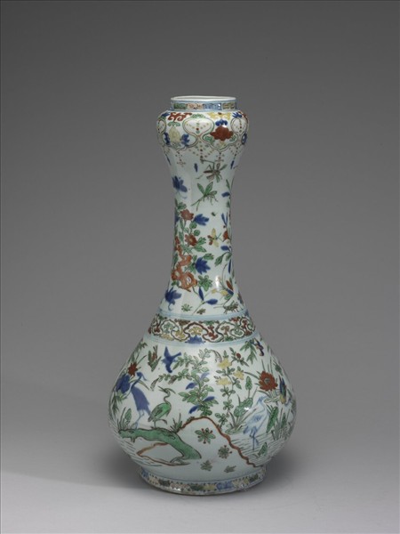 明 萬曆 五彩花鳥紋蒜頭瓶