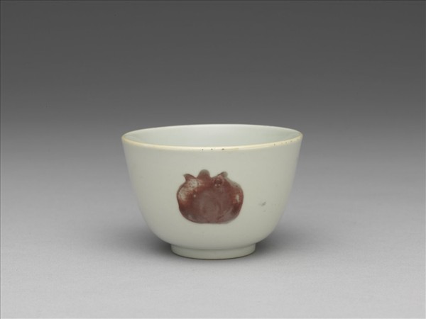 釉裡紅三果紋杯