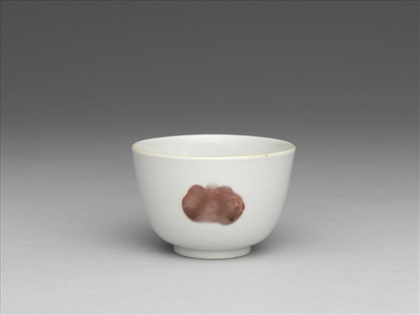 釉裡紅三果紋杯