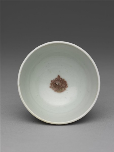 釉裡紅番蓮紋高足杯