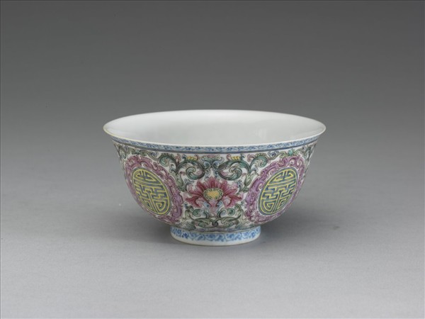 琺瑯彩花卉壽字紋小碗