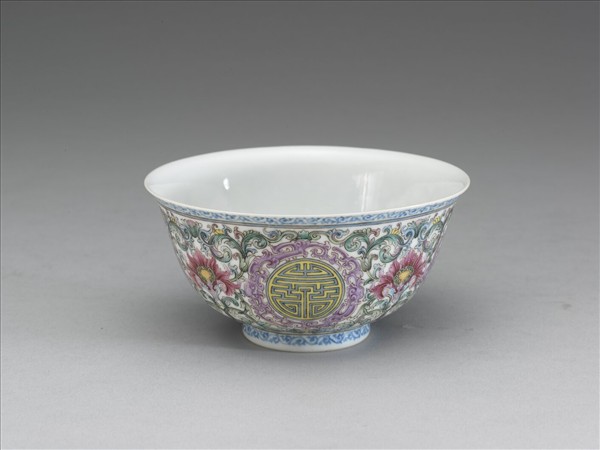 琺瑯彩番花壽字紋茶鍾