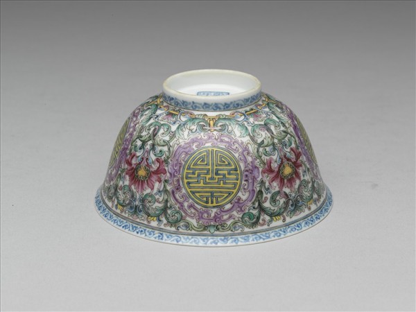 琺瑯彩番花壽字紋茶鍾