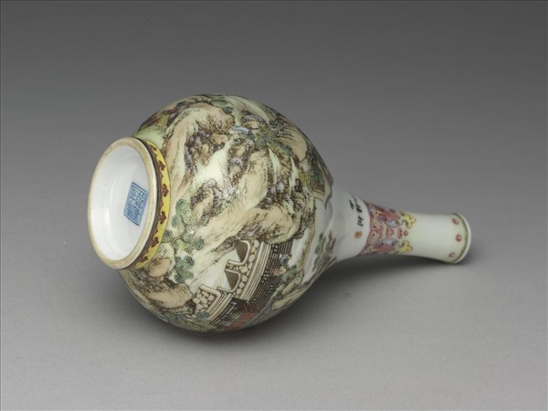 琺瑯彩山水樓閣膽瓶