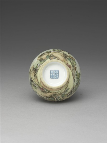 琺瑯彩山水樓閣膽瓶