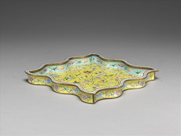 銅胎畫琺瑯黃地花卉波浪形方盤